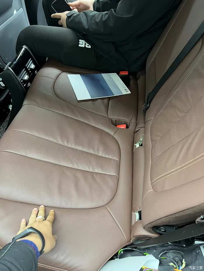 宝马新款x5升级原厂后排座椅加热一一北京一老郭