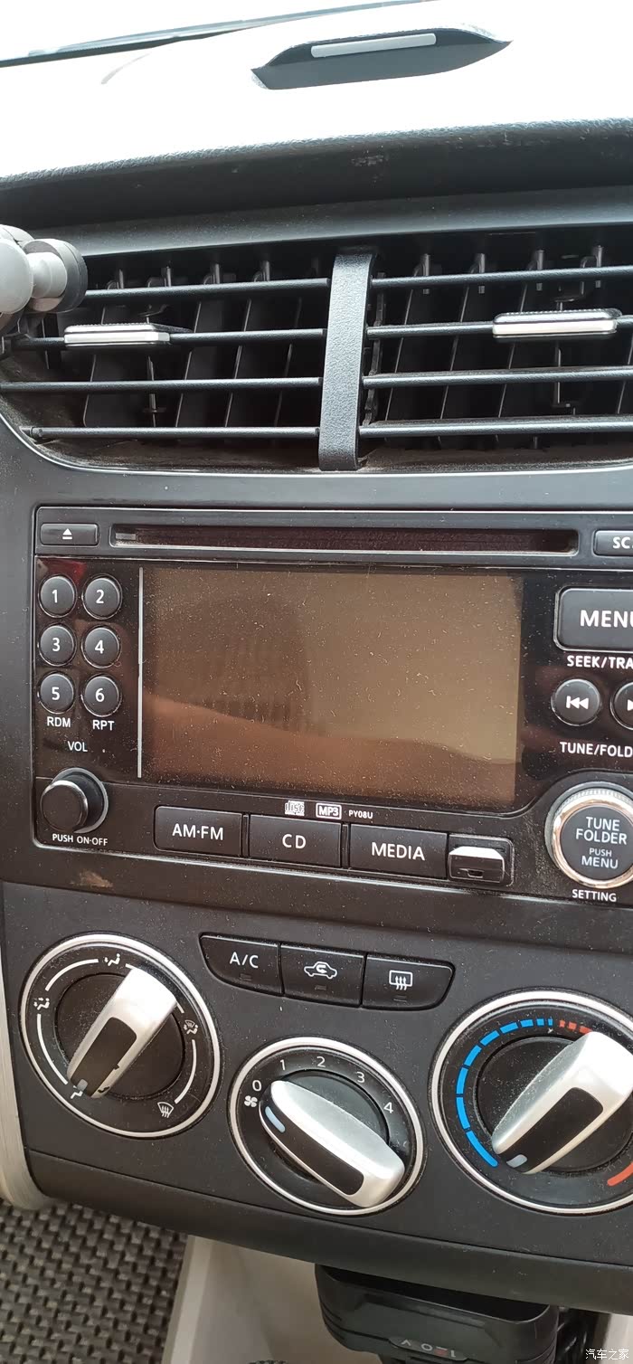 有哪位知道这款日产车载cd机有倒车影像?