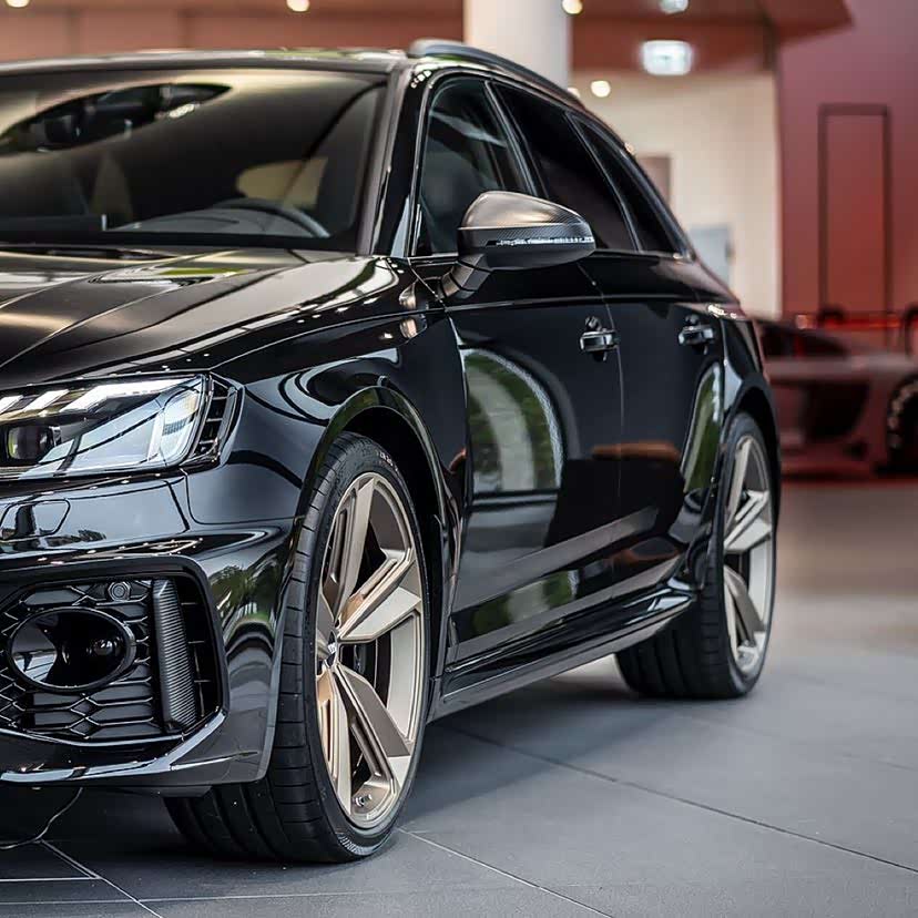 rs4,这个金铜色大宝剑轮毂,选配好像在5万出头,了解一下_奥迪rs论坛_