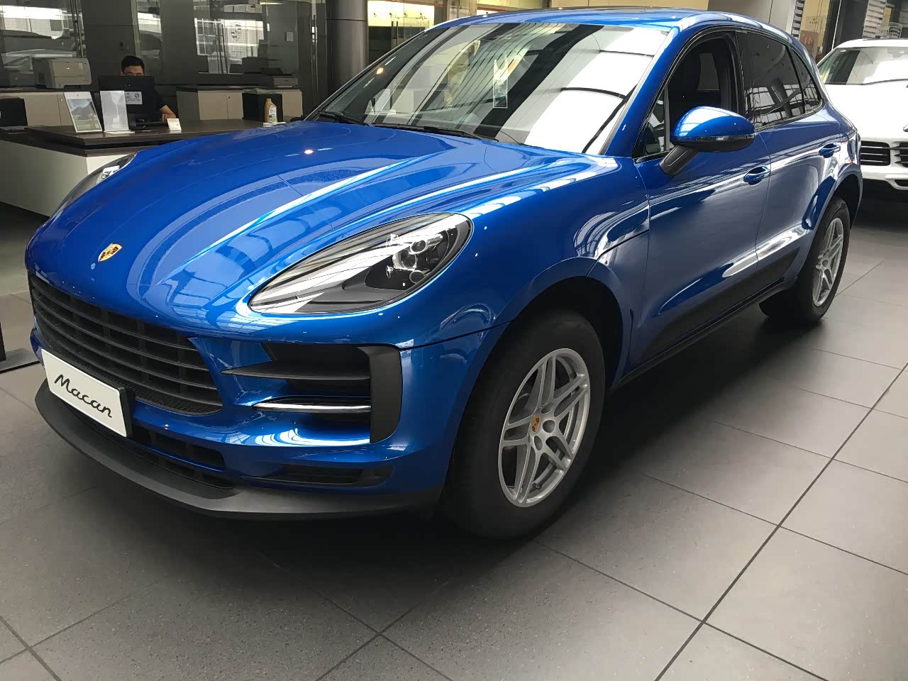 这款入门级的保时捷!感觉都比较漂亮额!