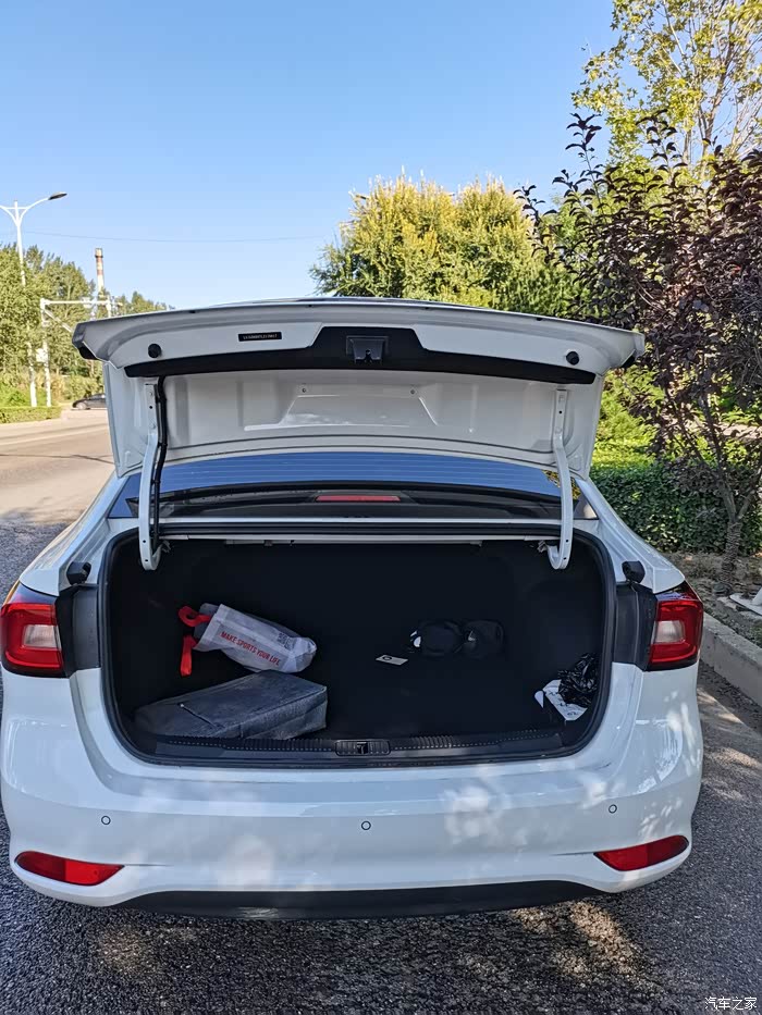 后备箱空间足够大