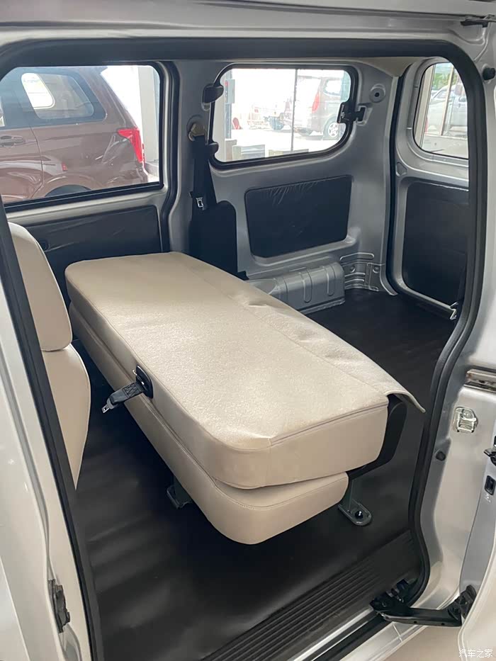 五菱面包车宏光v