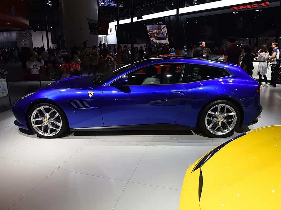 法拉利gt4lusso,一辆既能装,又能跑的性能跑车.