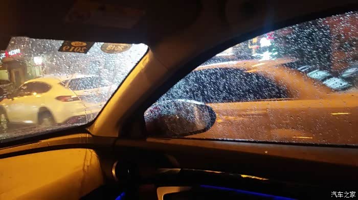(黑龙江wey车友会)在雨夜中漫步wey武霸7
