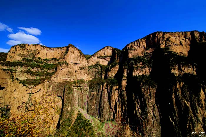 巍巍太行山神奇挂壁路下