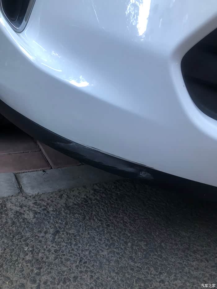 刚提一个月的车直接蹭掉漆