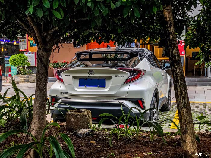 chr上市一周年2018款黑白双色豪华版国vi9000公里用车心得