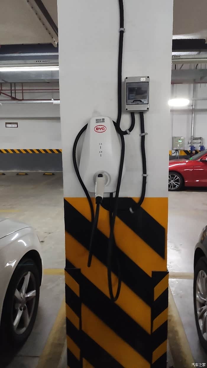 比亚迪e2的家用充电桩电充满直接可以拔掉了是吗不需要车子里
