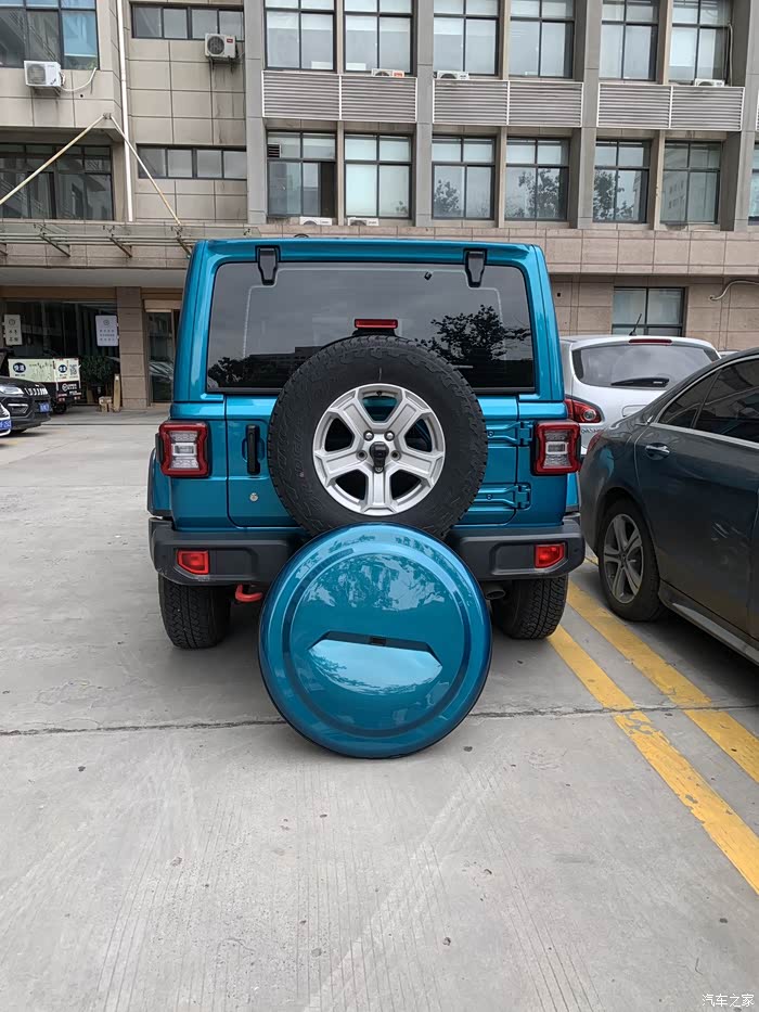 【图】m国买的原厂备胎罩装车分享_牧马人论坛_汽车之家论坛