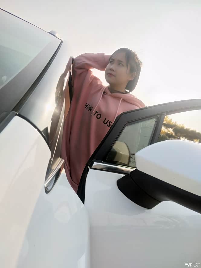 信阳一河南帝豪gs俱乐部萌妹子当车模