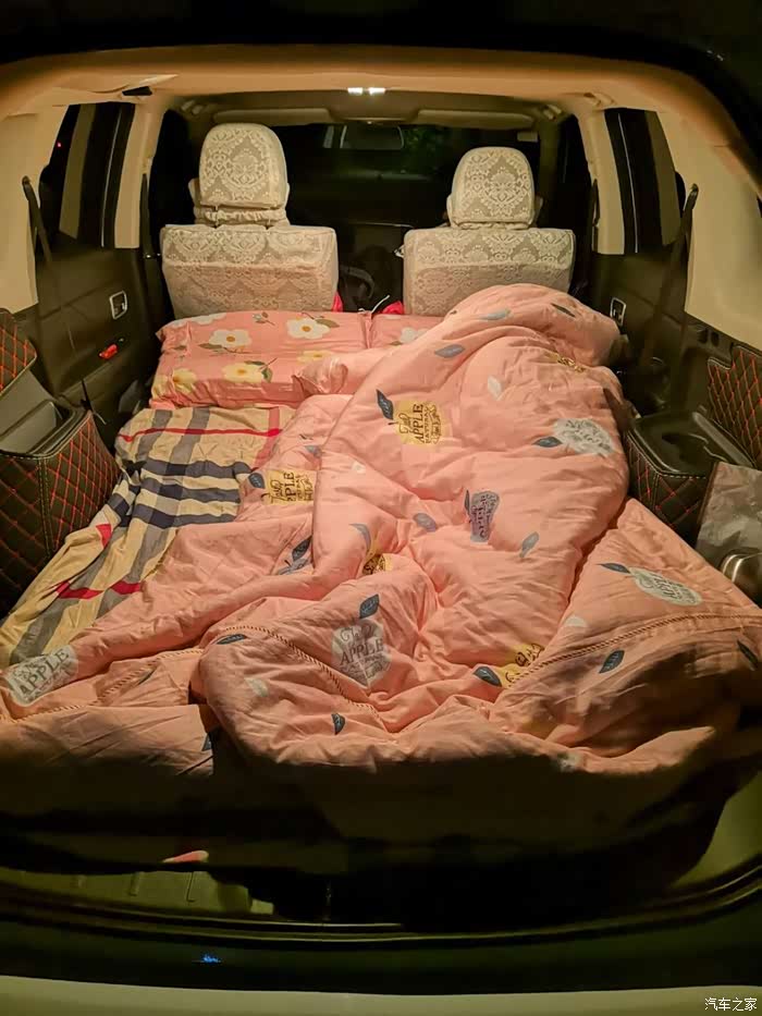 车上睡觉还非常满意,两个人显宽敞