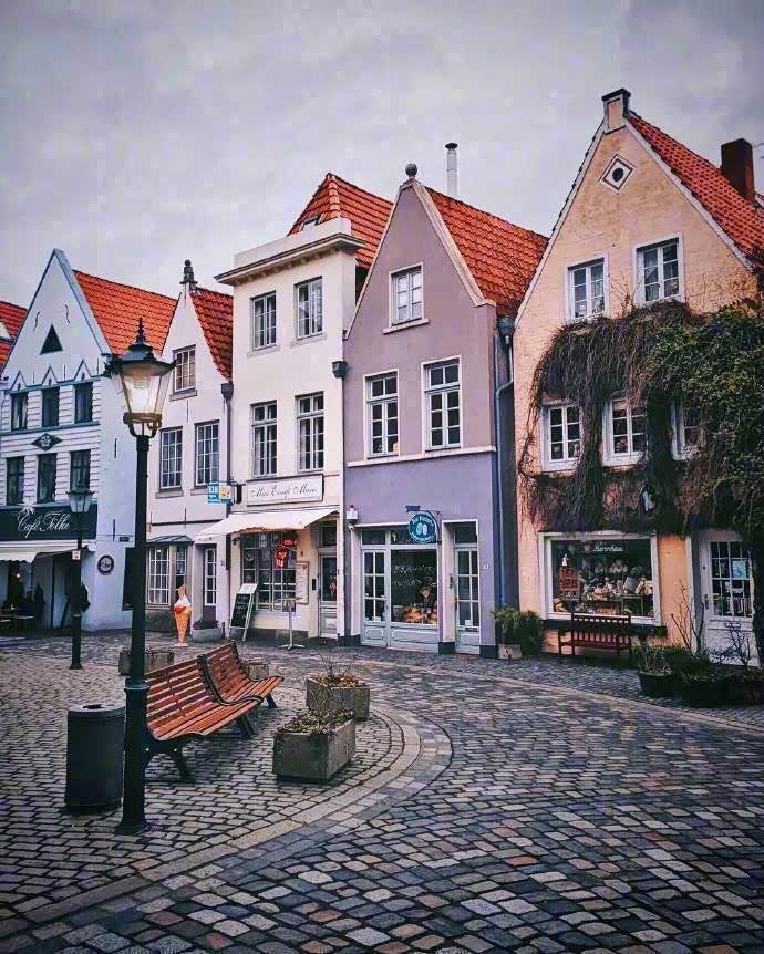 德国的巴伐利亚风格小镇,房子好像童话里的.