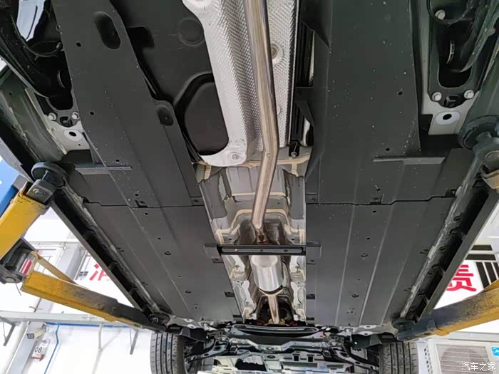 分享长安univ底盘装甲喷涂作业