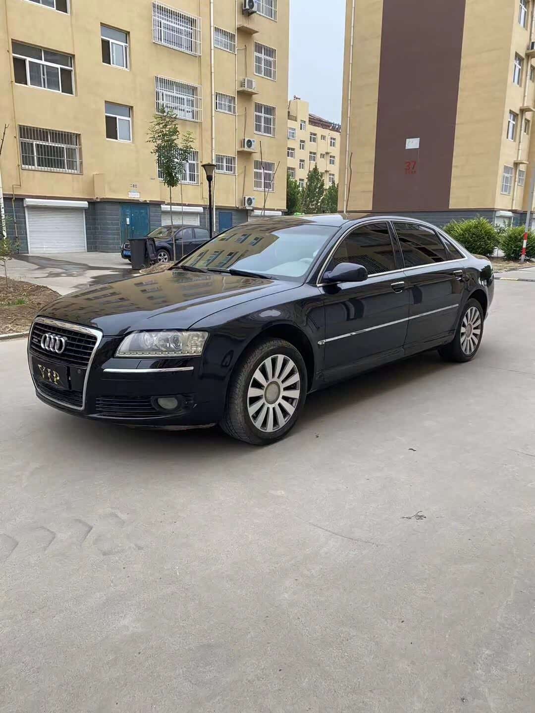 老款奥迪a8l很是霸气呀,曾经非常不错的豪车.