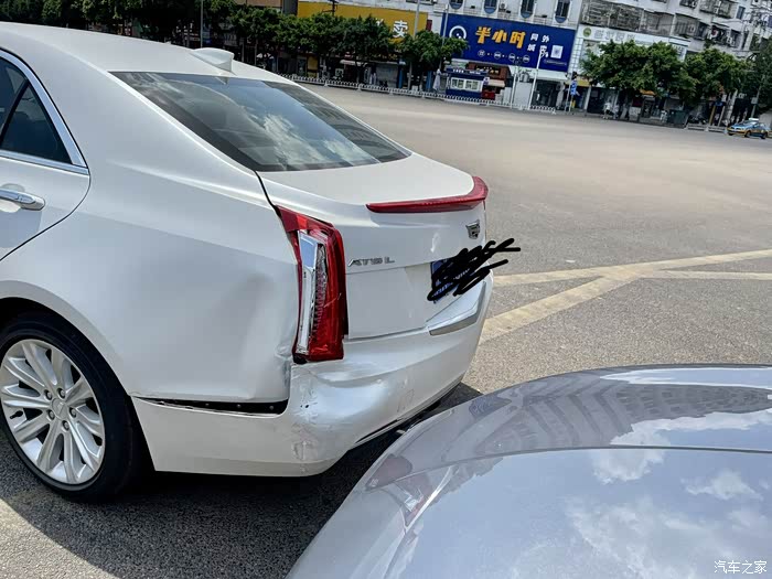 点击:>0|回复:>0凯迪拉克ats/ats-l论坛>为了避让电动车,就这样被追尾