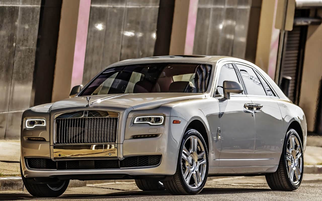 劳斯莱斯古斯特,看着像一位中年大叔,实则是车界的绅士