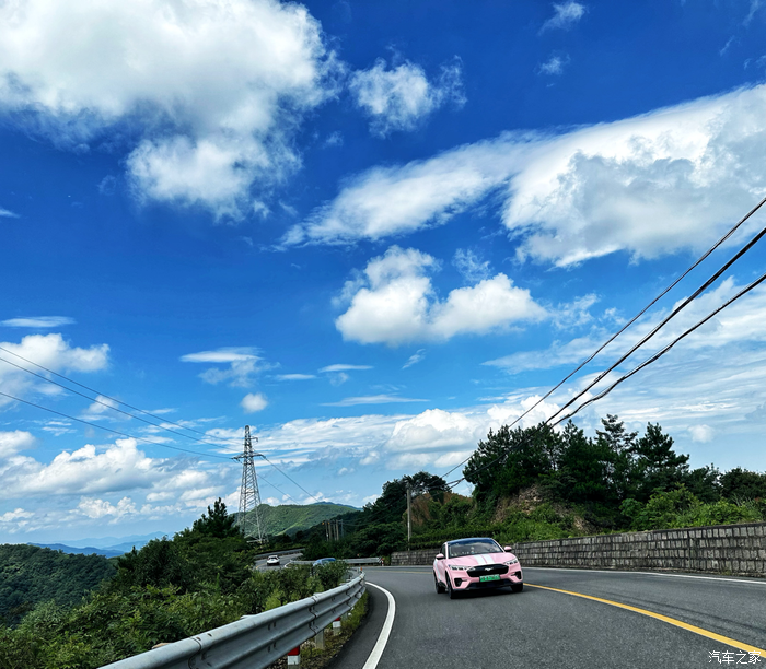 高速山路发卡弯全过关电马稳定性大考察