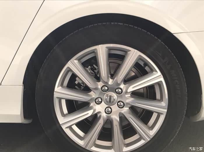 沃尔沃s90,屁股塌了.