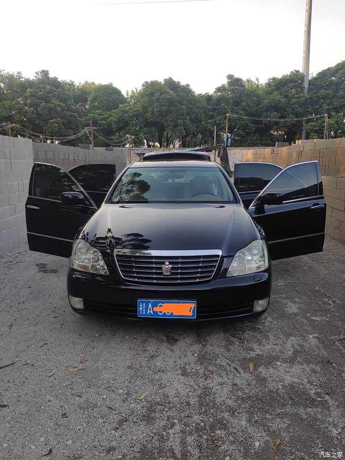 06年12代皇冠30royalsaloon黑色