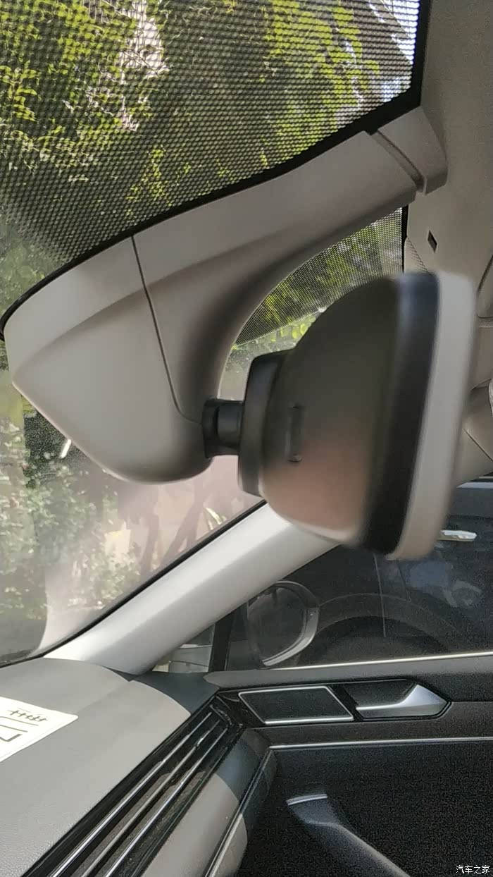 20迈腾车内后视镜怎么卸下来