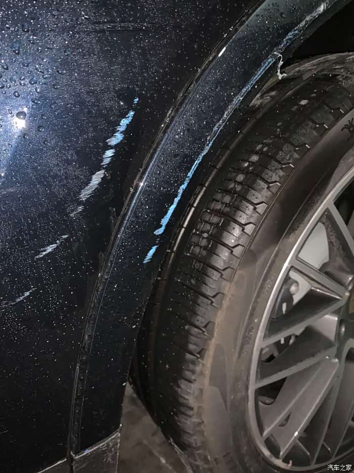 栏杆,事实证明车衣对小刮擦的效果还是好的_cayenne论坛_汽车之家论坛