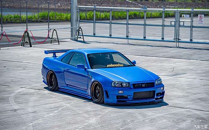 最美战神 gt-r r34改装