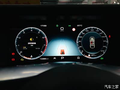 仪表盘的显示效果真心不错!显示的信息也特别丰富