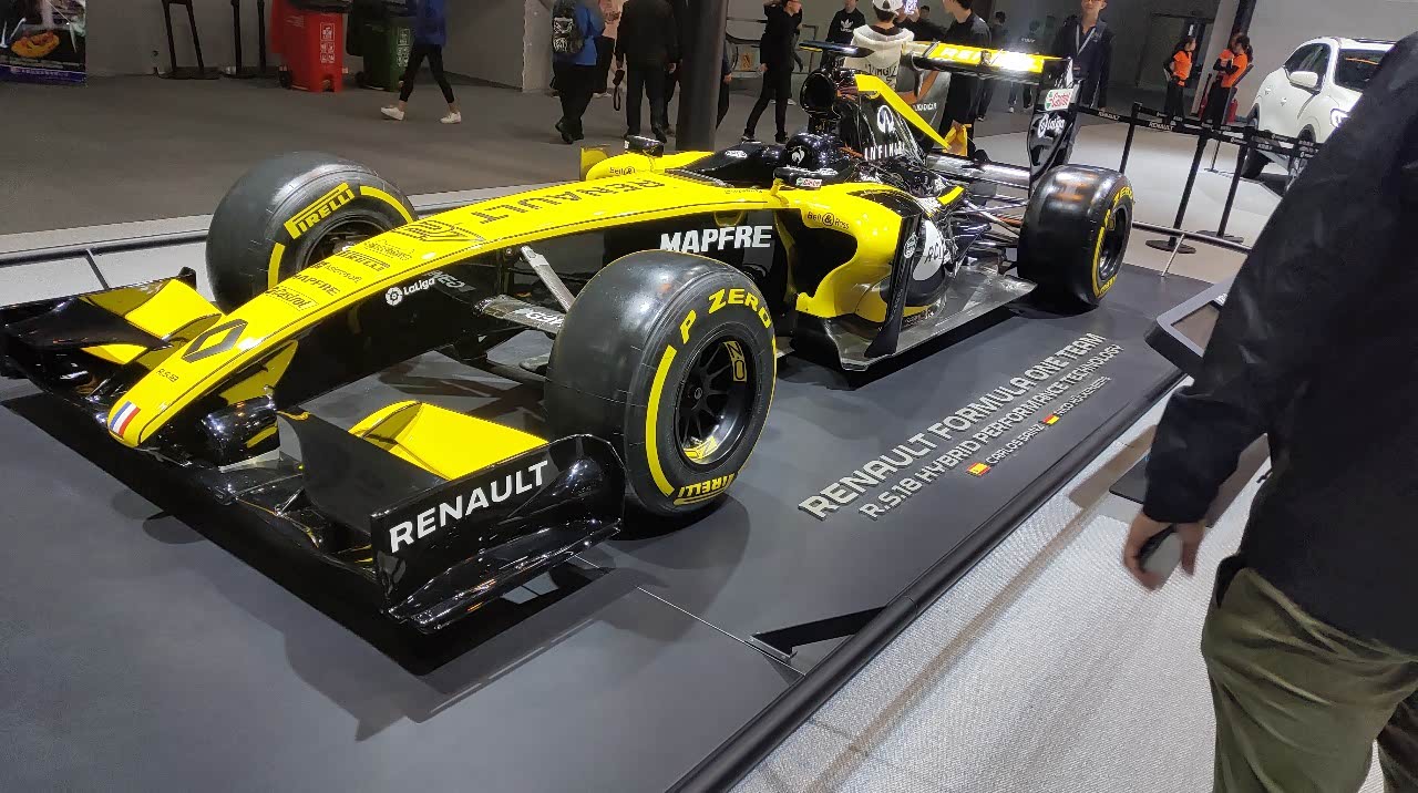 再来一波雷诺f1赛车
