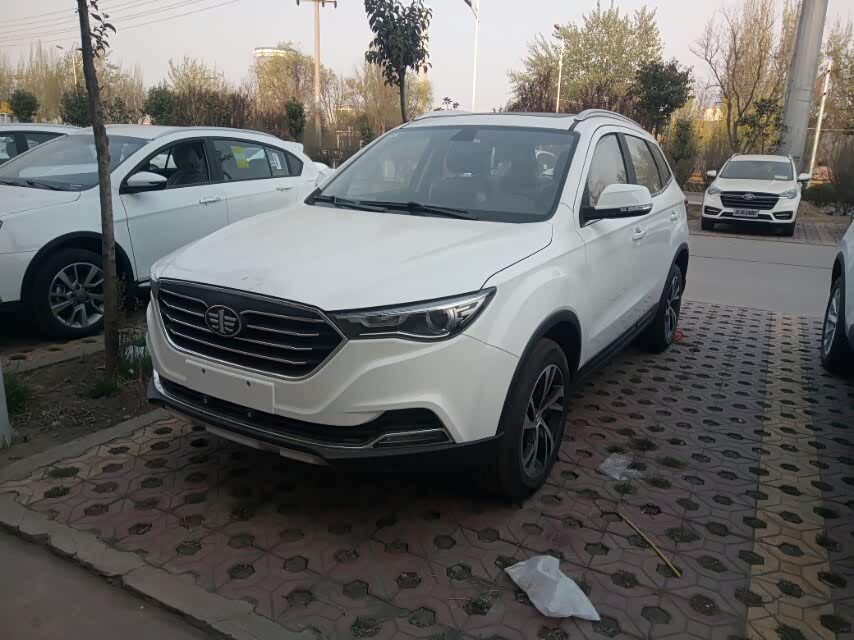 这款白色的奔腾x40看起来比较舒服