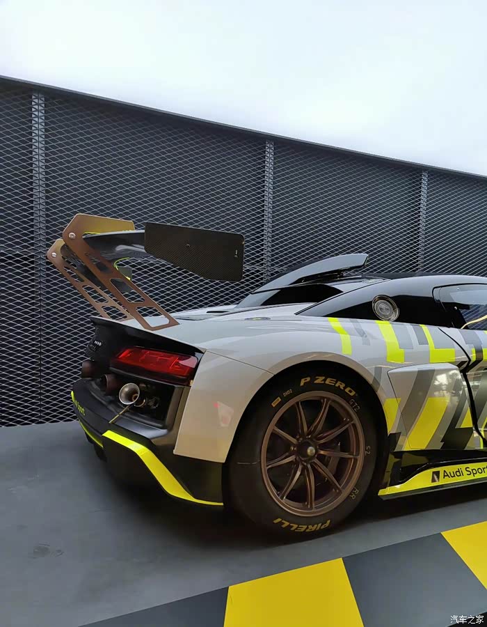 奥迪r8lmsgt2最暴力的机器