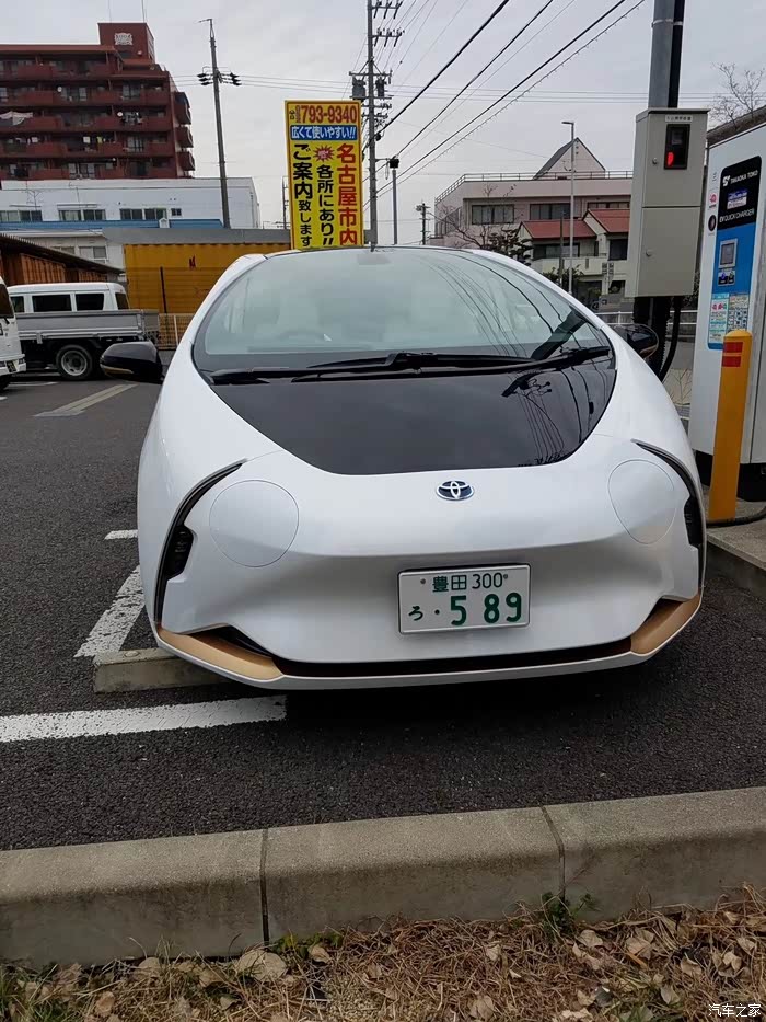 日本街拍丰田lq