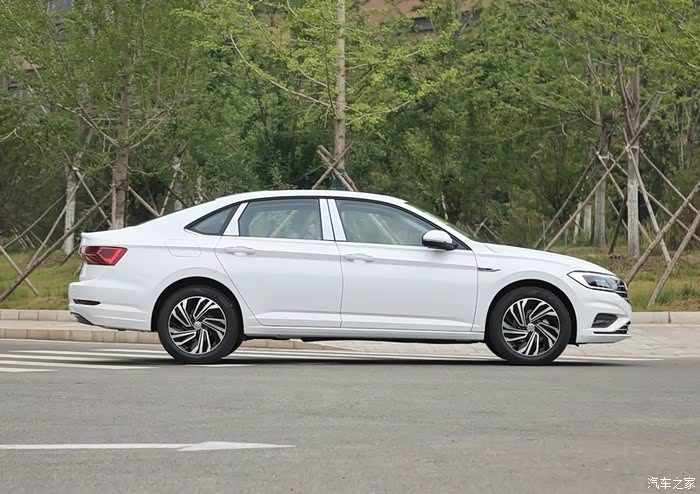 21款速腾超越7月底上牌14不到1000公里现在值多少