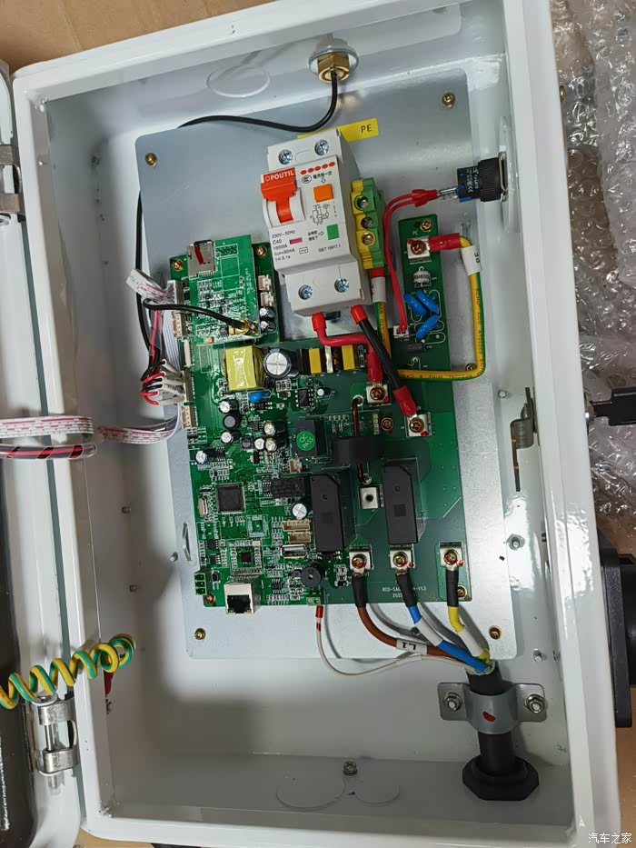 没事发点充电桩的内部照片大家看看