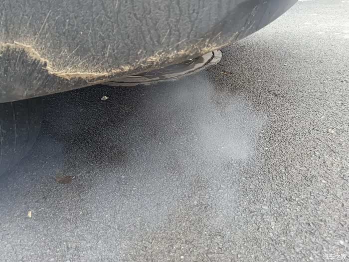 众泰t700排气管冒烟