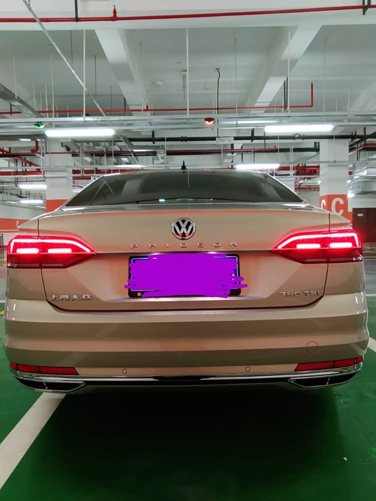 尾部双眼皮尾灯