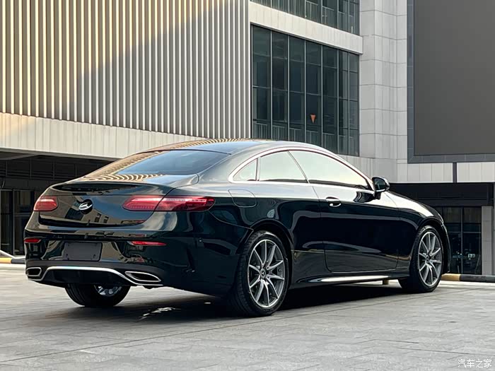 出21款奔驰e260coupe祖母绿