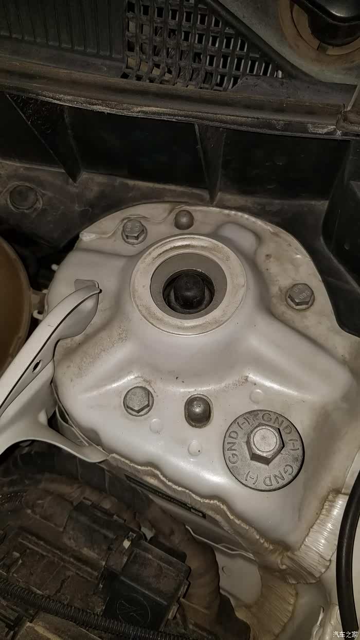 【图】18款xt5 减震顶胶 塔顶 是这样么.