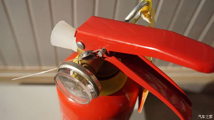 【家家众测】雨露均沾~火灾应急~干粉灭火器