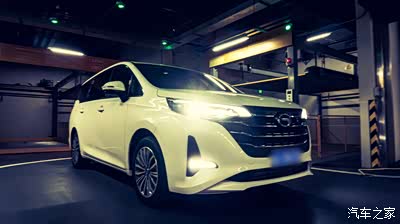 钢铁森林与白色车体交织各种场景gm6轻松驾驭