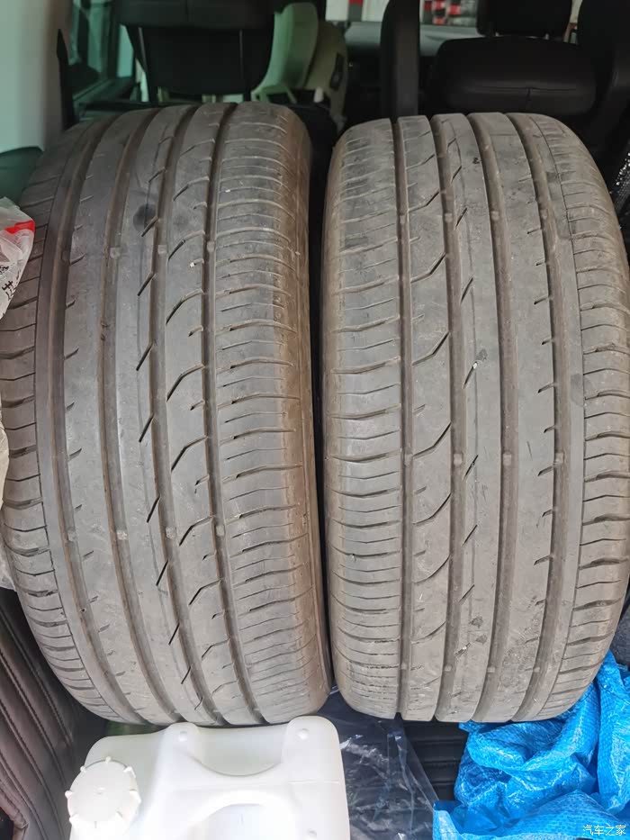 29000公里17年49周的22550r17原配轮胎