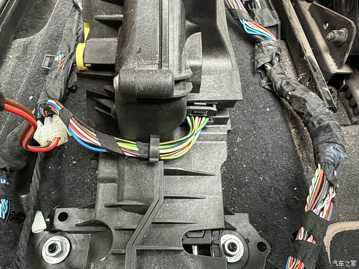 停车时应施加驻车制动,宝马x1更换挂档弹簧