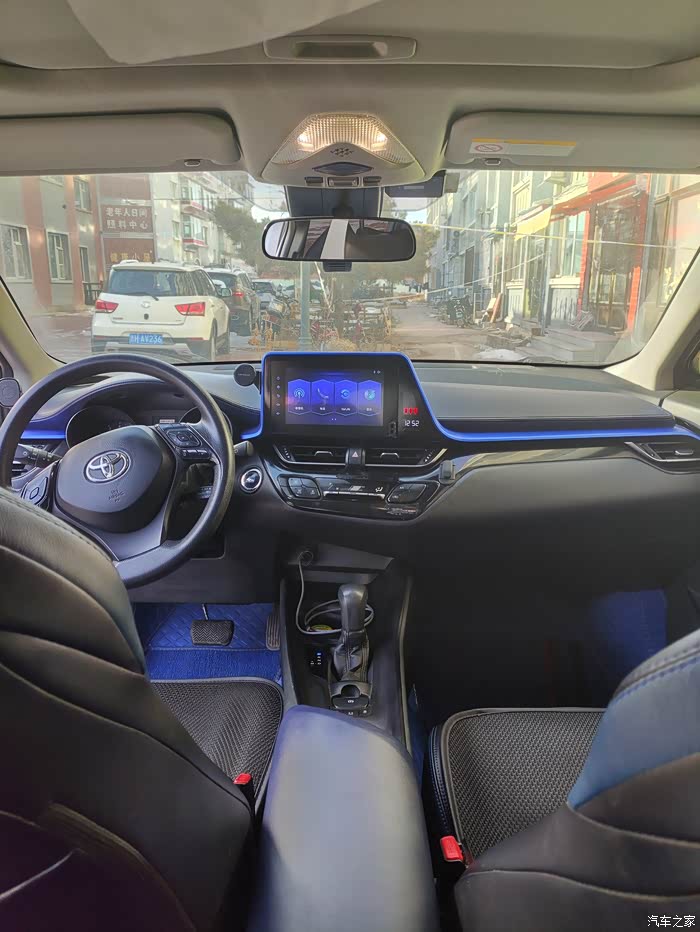 含泪出丰田chr2021款舒适款钛金灰2021