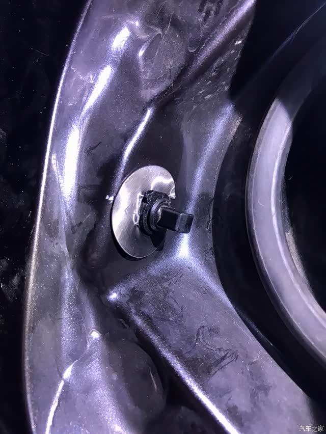 2012款轩逸油箱盖卡扣