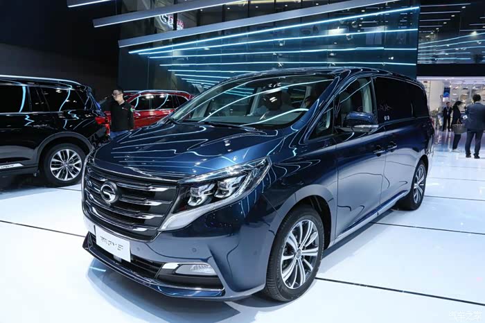 【打卡广州车展】聚光灯下的美妙身影 专程来看gm8