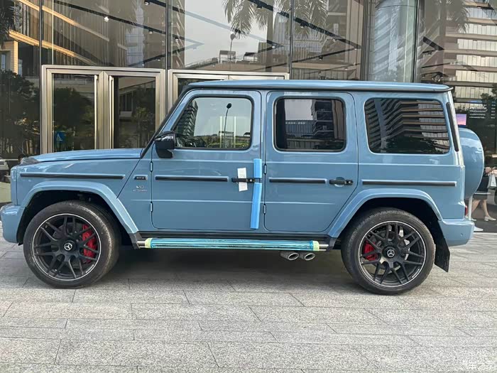 瓷器蓝奔驰amgg63