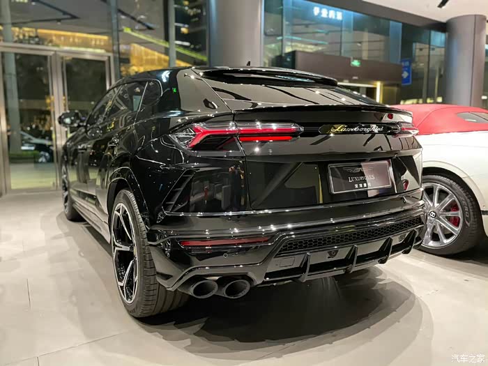 兰博基尼 urus越野模式