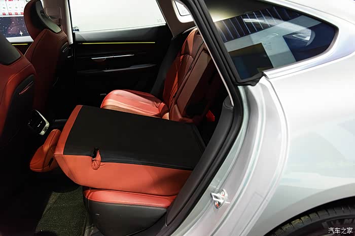 聪明,好开,好看——到店详细试驾智能电动轿跑小鹏p7