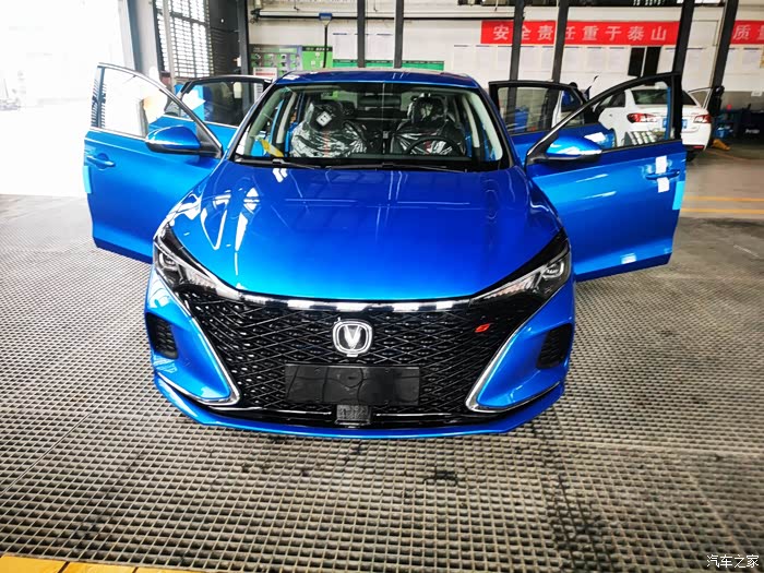 赏析蓝色逸动plus蓝鲸靓丽的外观百看不厌