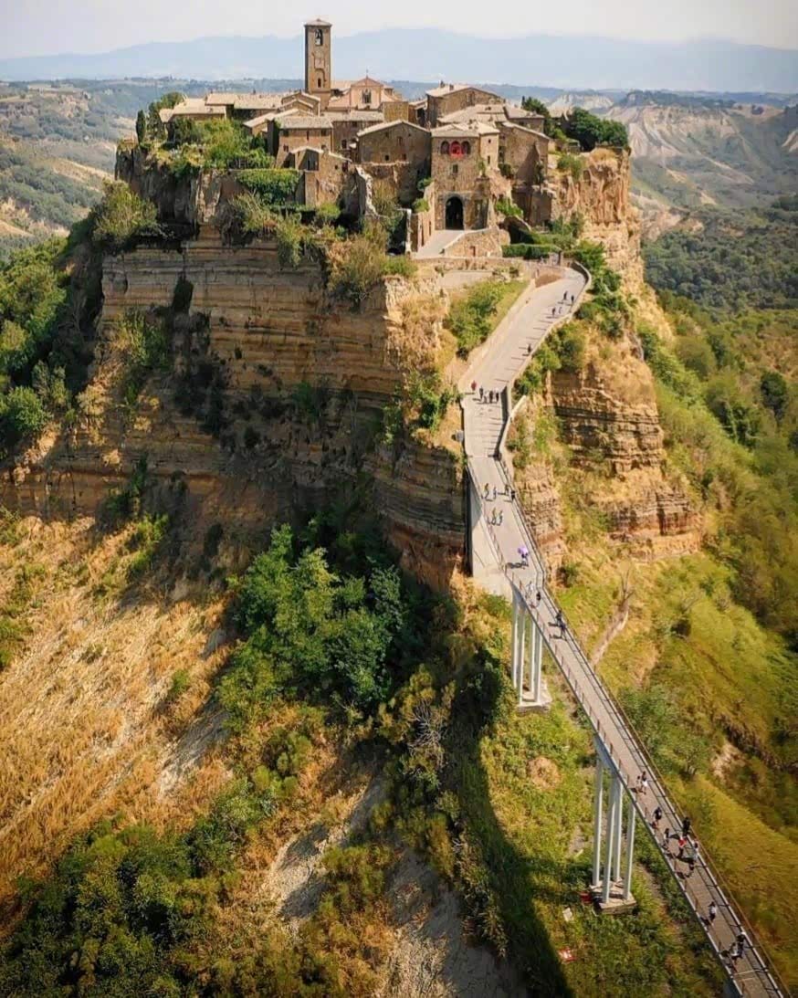 建于2500年前前的意大利的白露里治奥古城