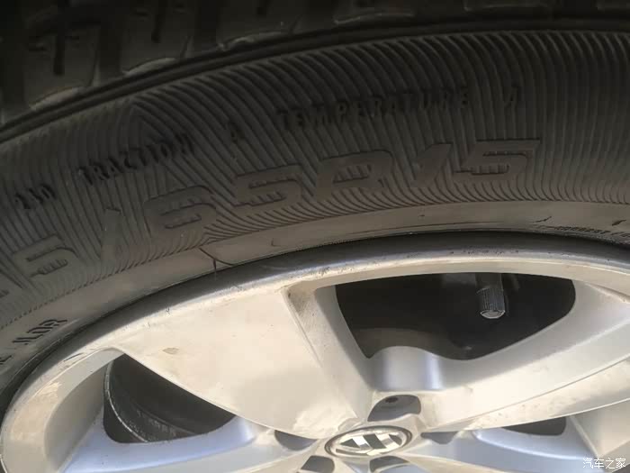 新换固特异轮胎胎唇与轮毂不贴合上高速危险吗